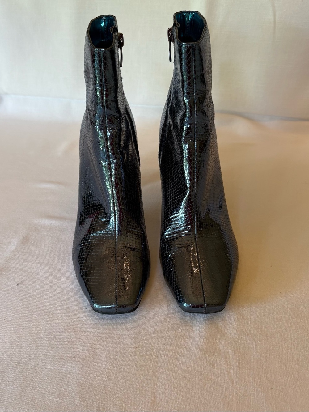 Nine West Metallic Iridescent Blue Snake like Skin Square-Toe Ankle Boots Sz 7.5 - Picture 2 of 6